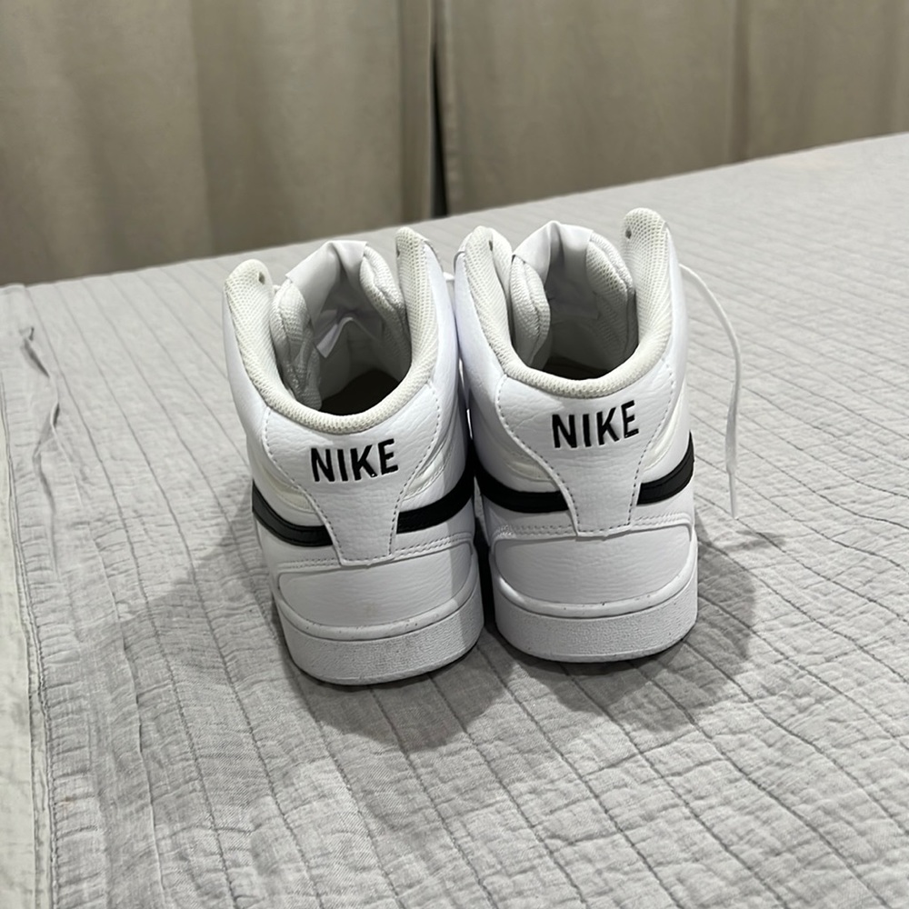 Nike shoes black and white good used condition